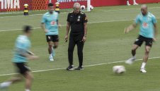 Селекционерът на Бразилия се извини на Арсенал