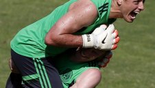 Чичарито остава на пейката за Мексико