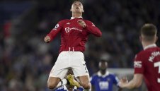 Как Роналдо се закотви на пейката