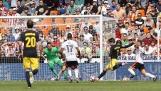 Атлетико надви Валенсия, макар и да профука 2 дузпи