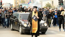 Попът, погребал ЦСКА, също е бесен на Левски + СНИМКА