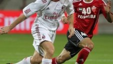 Милан печели 2:1, Ибрахимович налита на бой