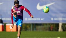 Алвеш носи радост на Барса с характера и... душата си