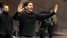 Нелеп инцидент: Треньор се преби с тротинетка