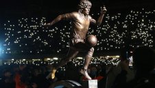 Откриха статуя на Диего Марадона в Буенос Айрес + СНИМКА