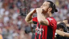 Златан чукна 41! Подари си две ферарита