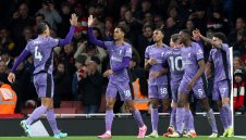 Ливърпул разби Брентфорд и дръпна на върха + ВИДЕО