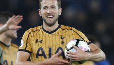 Магически Тотнъм унищожи Лестър, Кейн избухна с 4 гола + ВИДЕО