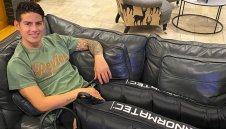 Хамес страда от контузия в слабините