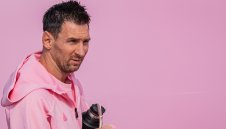 Контузията на Меси била в бедрото