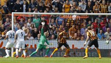 Валдес отвърна на Ван Гаал със снимки 