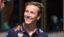 Ред Бул бие шута на съотборника на Макс до дни?