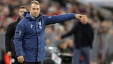 Флик е бесен на шефовете на Байерн, плаши с напускане