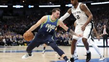 Дончич близо до трипъл-дабъл при завръщането си