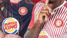 Англичани ще играят с кетчуп и горчица върху екипите си!