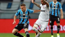 Барса взима Артур и го дава на Милан