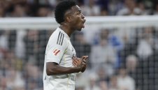 Пътник ли е? Провокаторът Винисиус лази дори по нервите на Чаби