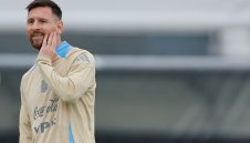 Легенди на Барса в спор за треньор на Лео Меси