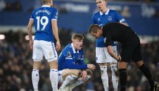 Евертън и Астън Вила не се победиха в мач с два отменени гола 