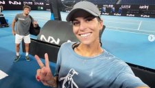 Секси какичка би шута на колега в тениса + СНИМКИ