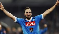 Наполи официално е №2 в Италия след голеада на Игуаин