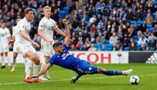 Бърнли задълбочи проблемите на Кардиф 