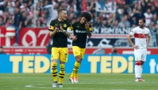 Дортмунд съсипа Щутгарт за броени минути и продължава да мечтае за нещо голямо