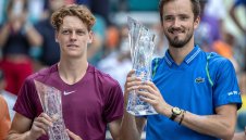 Медведев сгъна Синер и триумфира в Маями