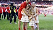 Стиви Джи е Кийн, Скоулс, Виейра и Лампард в едно