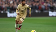 Милан се утешава с два халфа на Челси