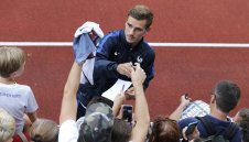 На "Олд Трафорд" гласят Гризман за заместник на Руни