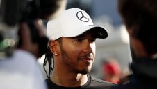 В Мерцедес притеснени, че от Ферари ще атакуват Люис