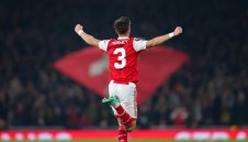 Арсенал оцеля след доста нерви и остана на върха в групата си