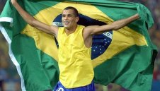 Ривалдо и синът му вкараха в един и същи мач + ВИДЕО