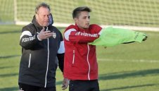 Хууб Стевенс наказа футболист с тренировка в 5.56 часа сутринта