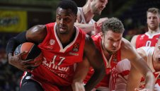 Отново солиден Везенков, но този път Олимпиакос загуби