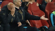 Венгер защити Оспина след резила срещу Олимпиакос