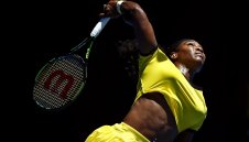 Валякът Серина гази наред в Мелбърн