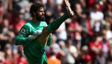 Алисон е №1 в Ливърпул