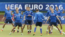 10 000 исландци ще гледат мача с Франция на живо