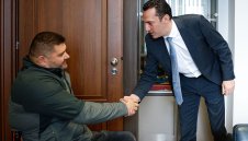 Министър Пешев награди световния шампион Ружди Ружди