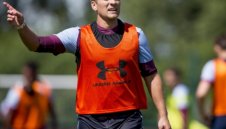 Големият Стилиян Петров се завърна в игра