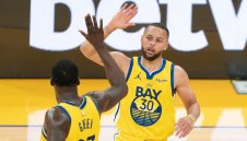 Стеф Къри продължава да чупи рекорди