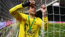 Манчестър Юнайтед иска Бартра