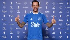Карамелите взеха още един играч на Бърнли
