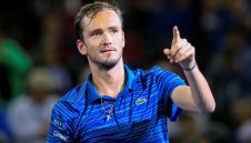 Машината Медведев показа умора и отказа участие в Москва