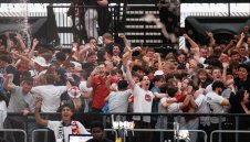 Тежка забрана за английски фенове