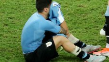 Луис Суарес закопал Уругвай заради счупена ръка