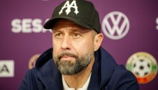 Йовичевич или Томаш? Единият влизат в историята