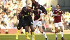 Яя се изцепи: Манчестър Юнайтед е в борбата за титлата